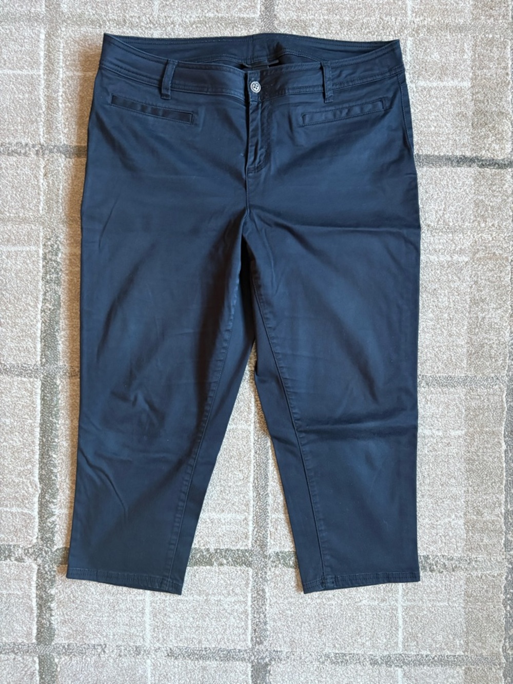 Lane Bryant Black Capri Cropped Pants Size 16